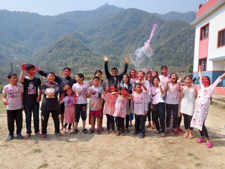 Home_Holi